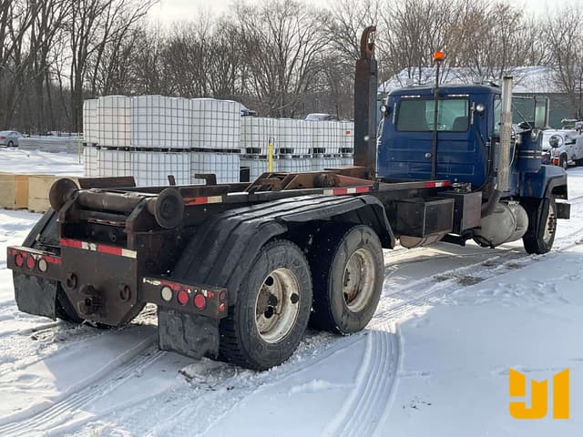 Image of Mack RD688S equipment image 4