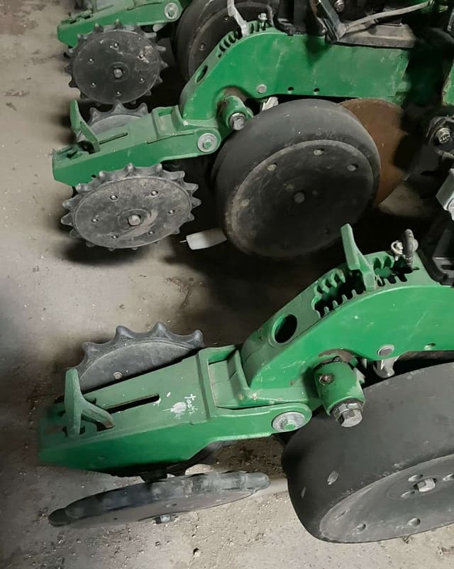 Image of John Deere 1790 equipment image 3