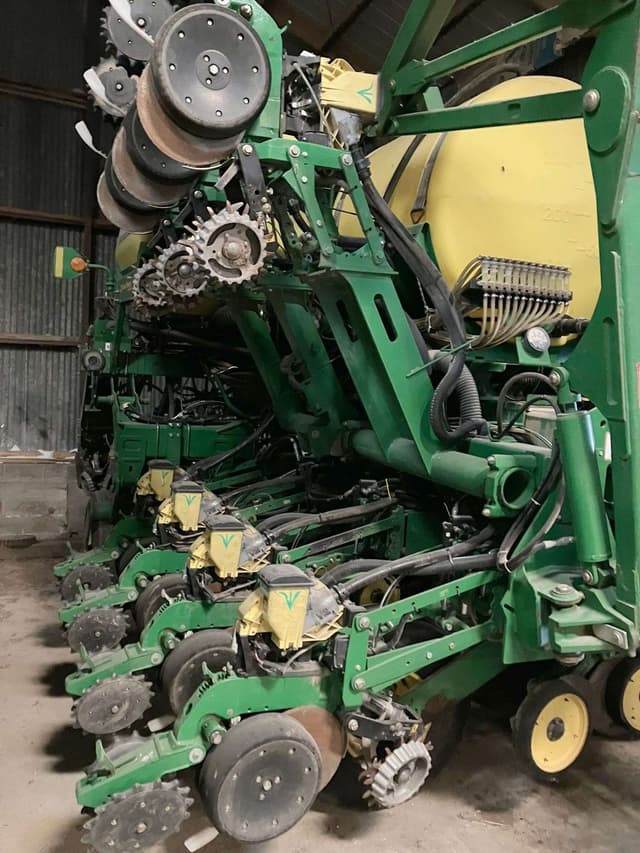 Image of John Deere 1790 equipment image 1