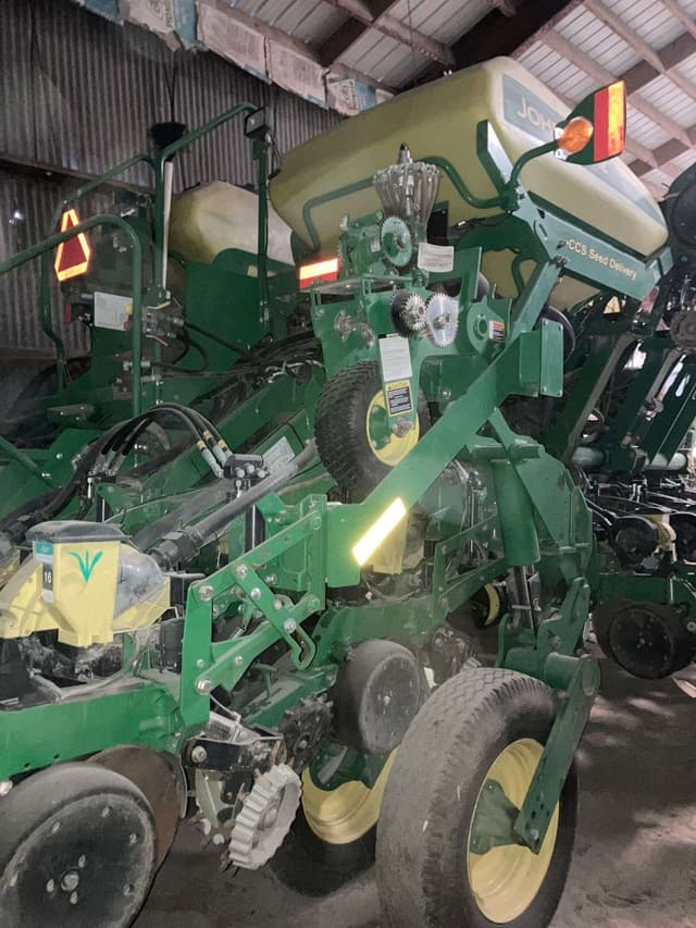 Image of John Deere 1790 equipment image 2