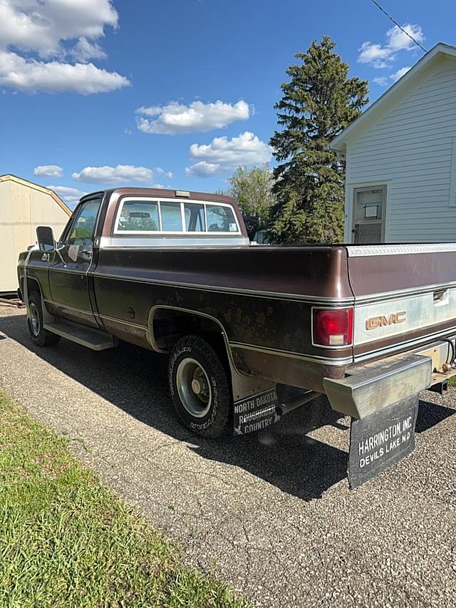 Image of GMC Sierra equipment image 1