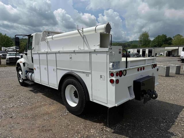 Image of International Durastar 4300 equipment image 3