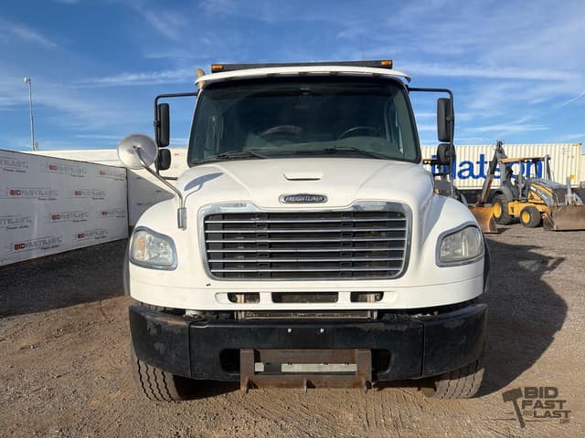 Image of Freightliner M2 106 equipment image 1
