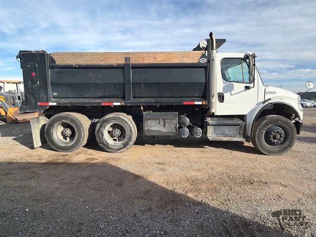 Image of Freightliner M2 106 equipment image 3