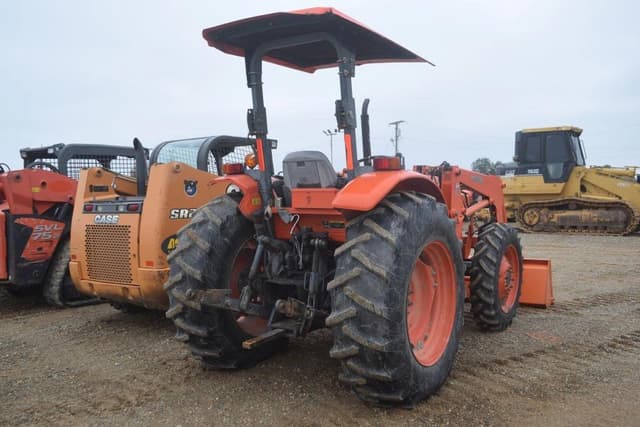 Image of Kubota M7040 equipment image 2