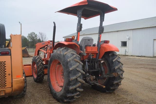 Image of Kubota M7040 equipment image 1