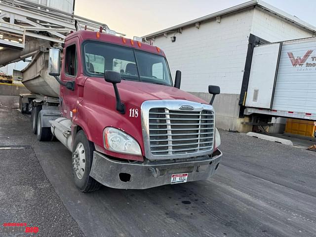 Image of Freightliner Cascadia 125 equipment image 3