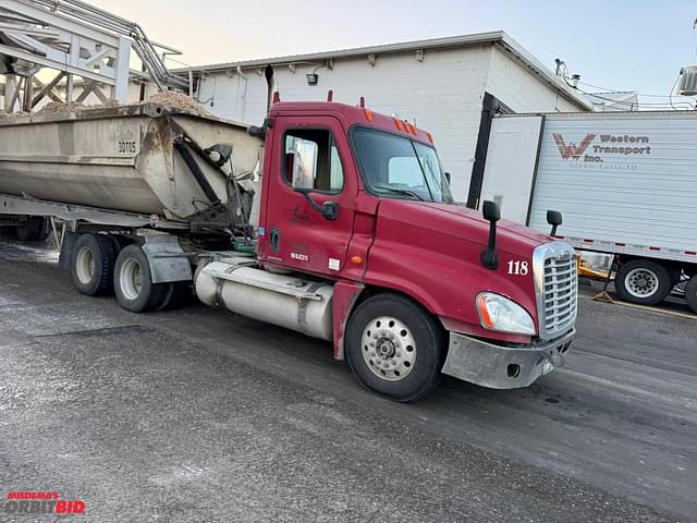 Image of Freightliner Cascadia 125 equipment image 4