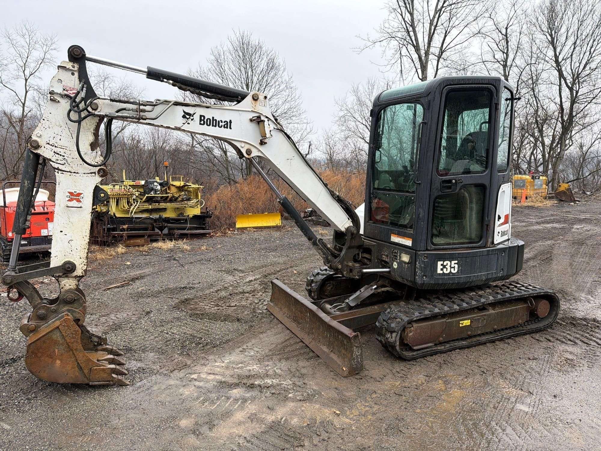 2012 Bobcat E35 Equipment Image0