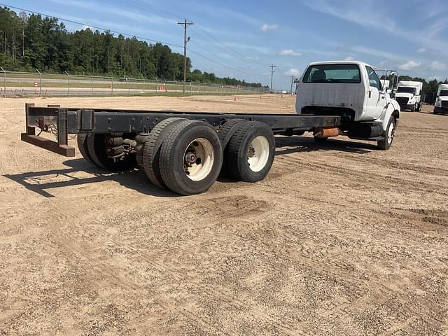 Image of Ford F-750 equipment image 4