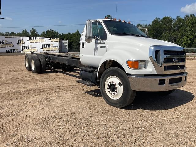 Image of Ford F-750 equipment image 2