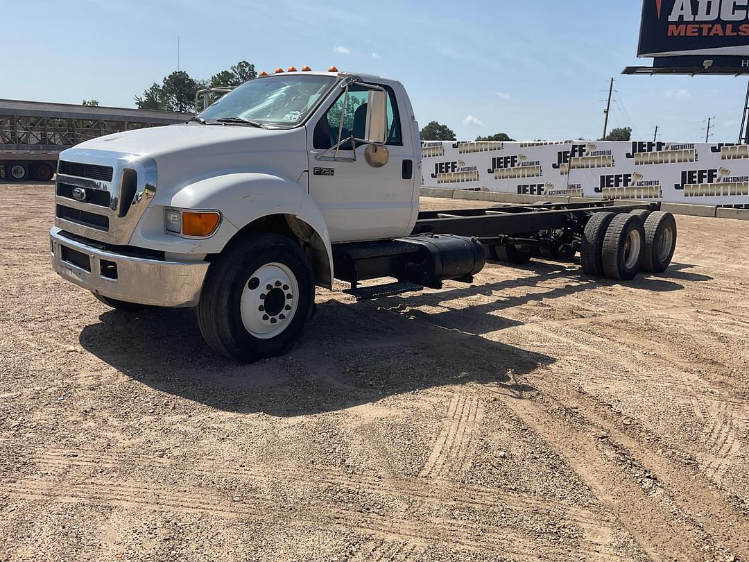 Image of Ford F-750 Primary image