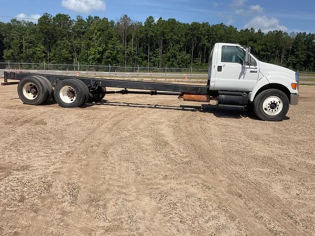 Image of Ford F-750 equipment image 3