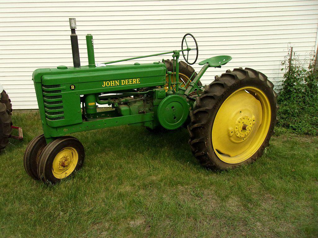 Image of John Deere B Image 0