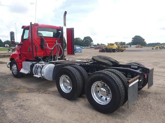 Image of International LT625 equipment image 3