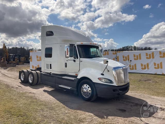 Image of International ProStar Plus 122 equipment image 2