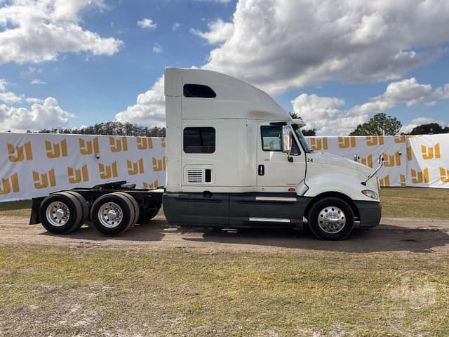 Image of International ProStar Plus 122 equipment image 3