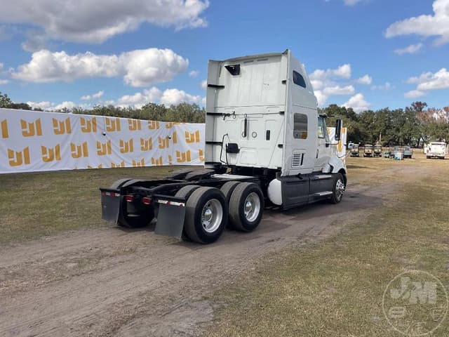 Image of International ProStar Plus 122 equipment image 4