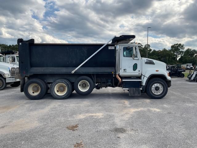 Image of Western Star 4700 equipment image 3