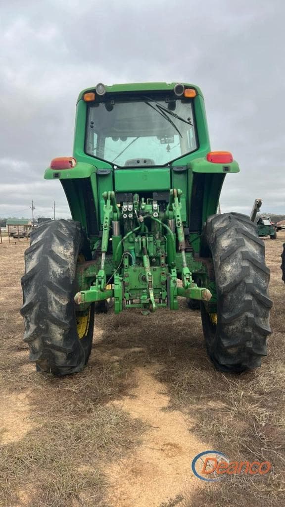 Image of John Deere 7330 equipment image 2