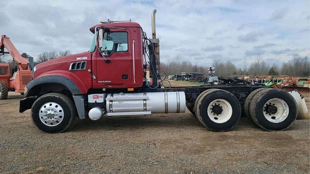 Image of Mack GU713 equipment image 1