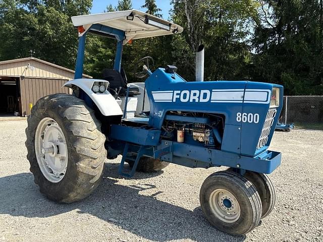 Image of Ford 8600 equipment image 2