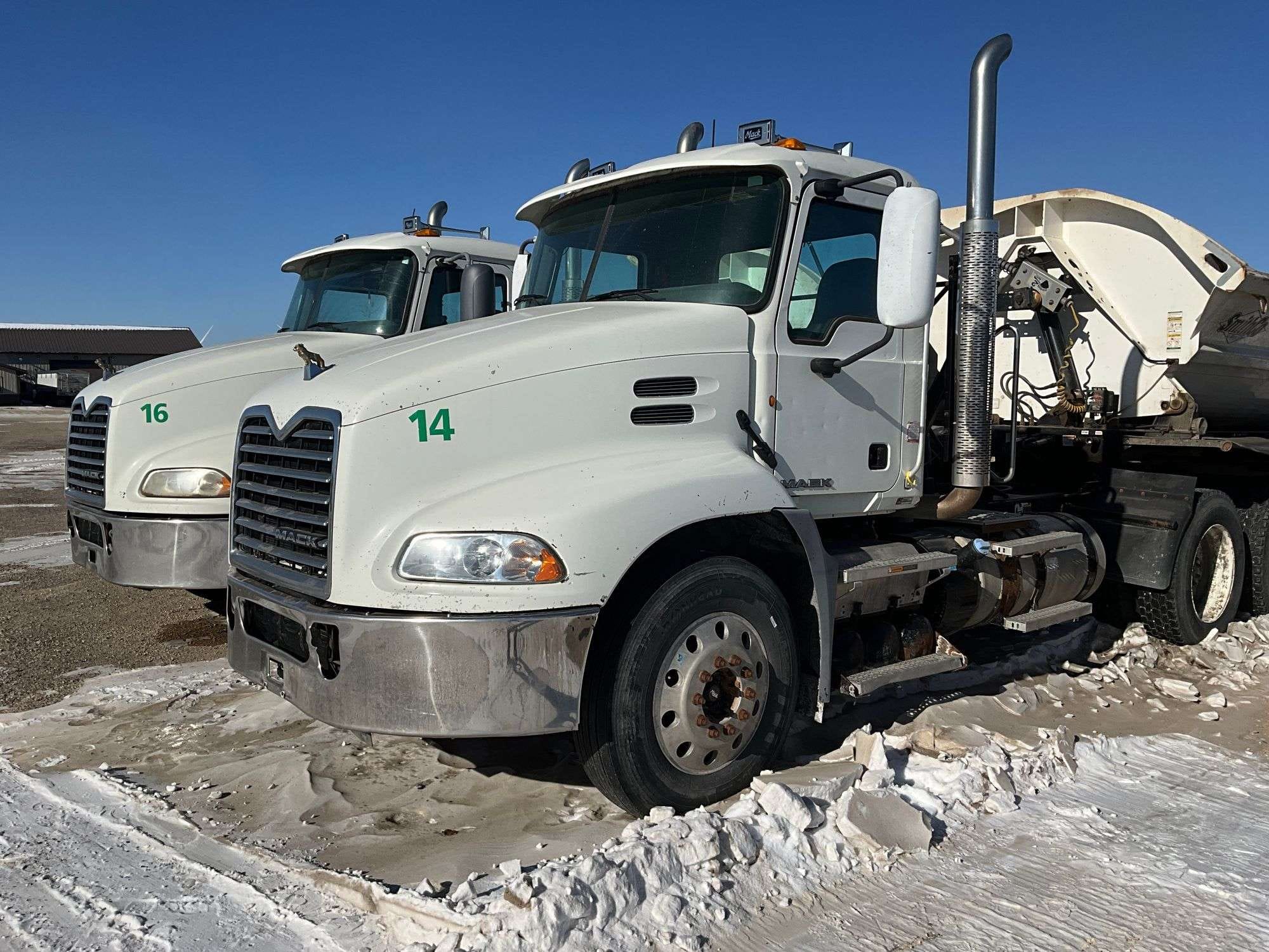 2013 Mack CXU613 Equipment Image0