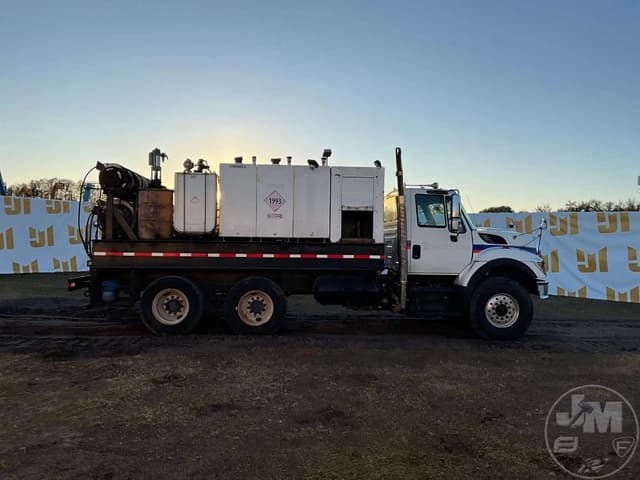 Image of International 7400 equipment image 3