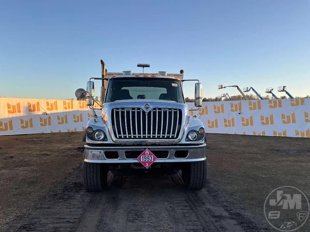 Image of International 7400 equipment image 1