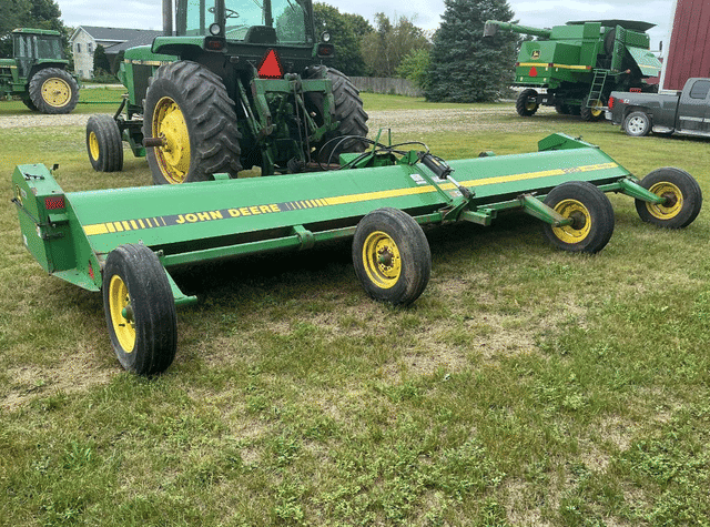 Image of John Deere 220 equipment image 1