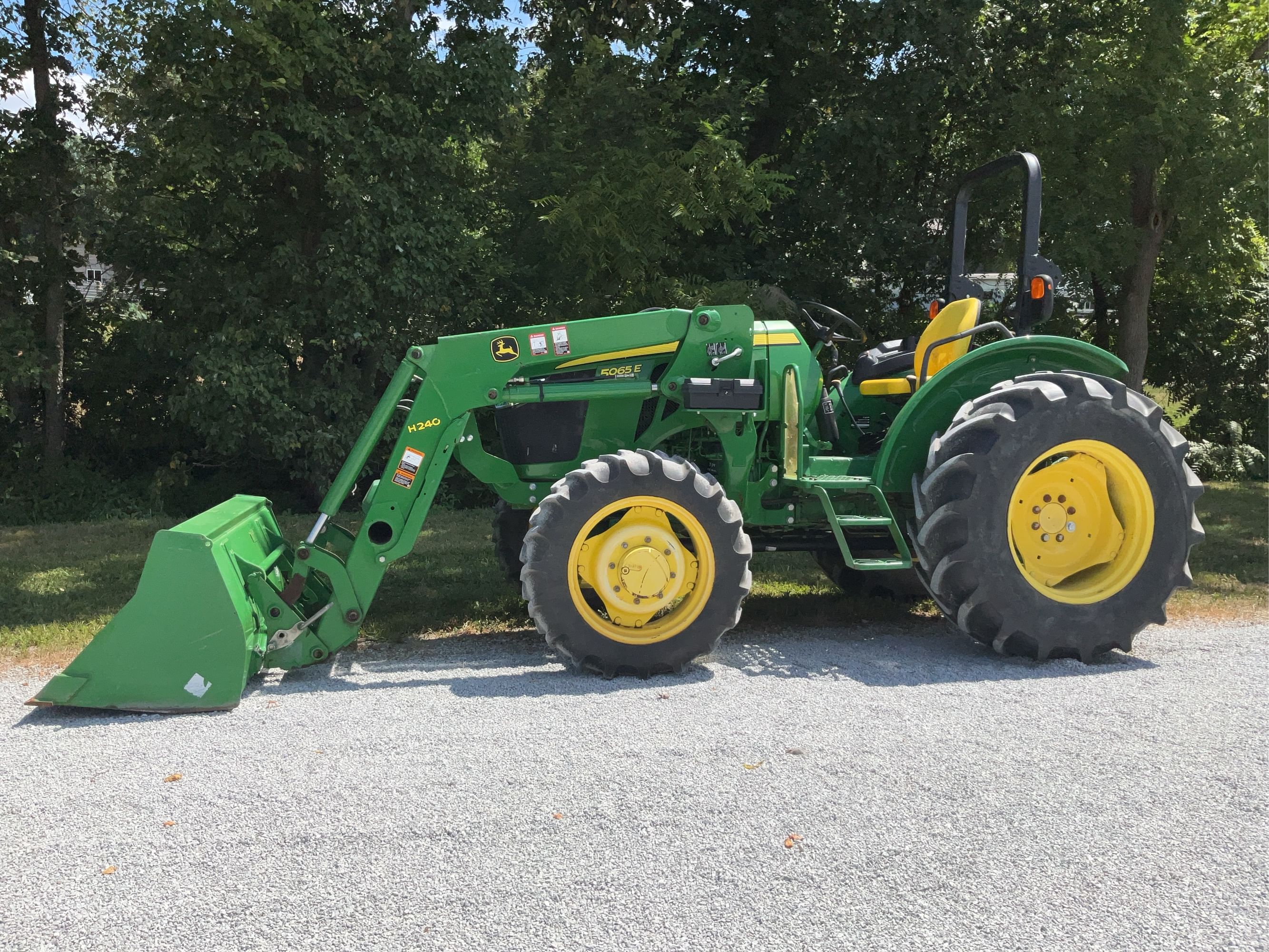 2018 John Deere 5065E Equipment Image0