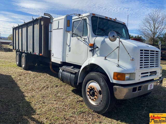 Image of International 8100 equipment image 1