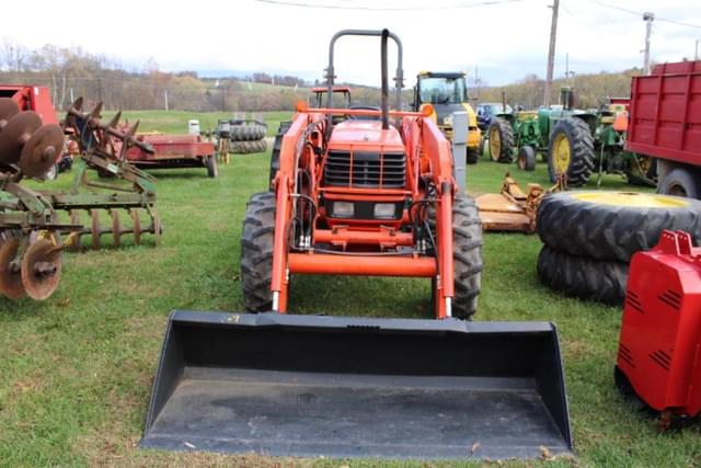 Image of Kubota M6800 equipment image 1