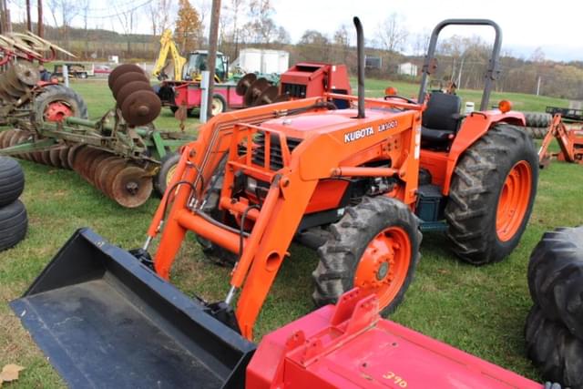Image of Kubota M6800 equipment image 2