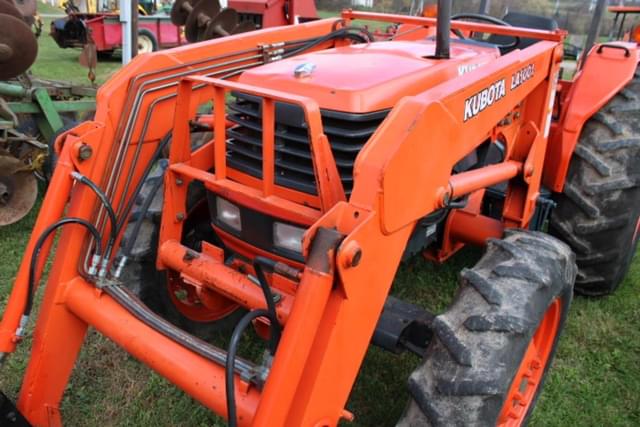 Image of Kubota M6800 equipment image 3
