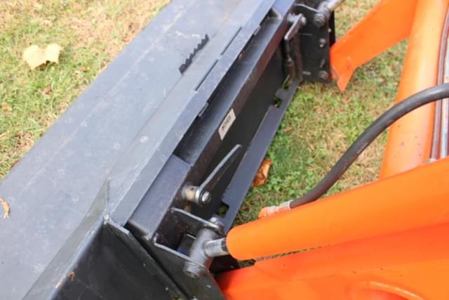 Image of Kubota M6800 equipment image 4