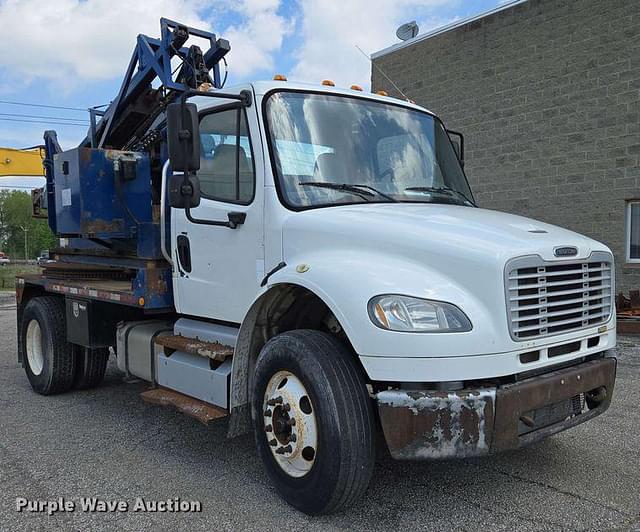 Image of Freightliner M2 equipment image 2