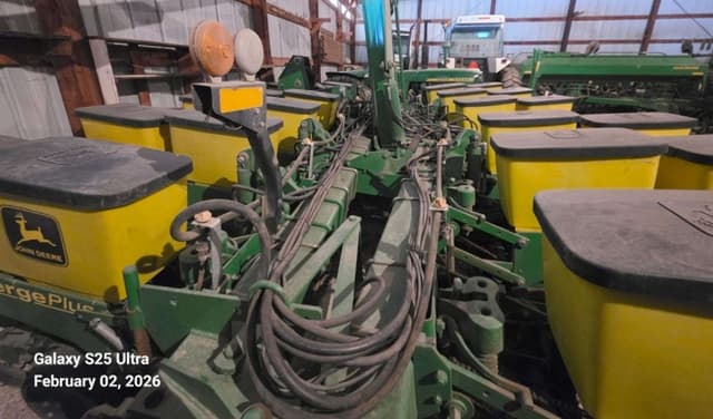 Image of John Deere 1760 equipment image 2