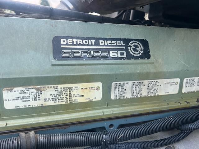 Image of Freightliner 8200 equipment image 4