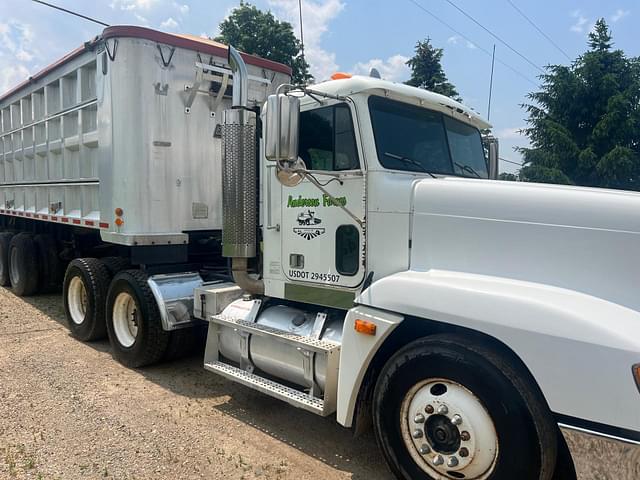 Image of Freightliner 8200 equipment image 2