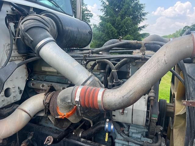 Image of Freightliner 8200 equipment image 3