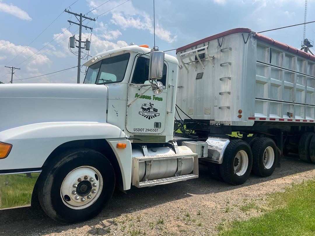 Image of Freightliner 8200 Primary image