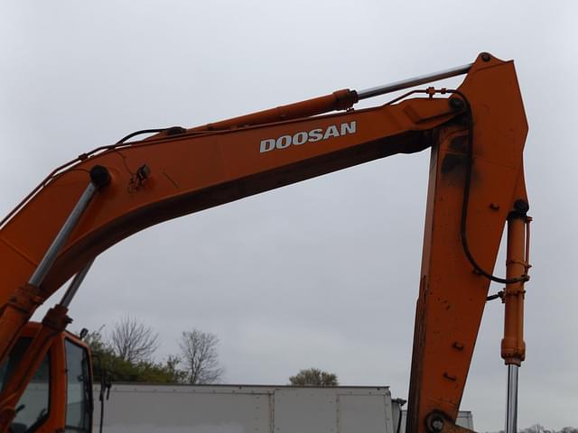 Image of  Doosan DX340LC equipment image 4