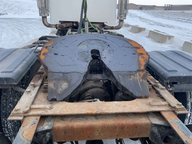 Image of Peterbilt 389 equipment image 3