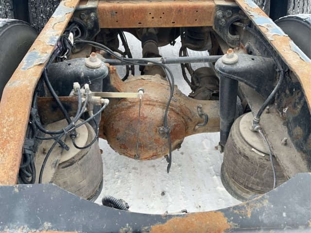 Image of Peterbilt 389 equipment image 4