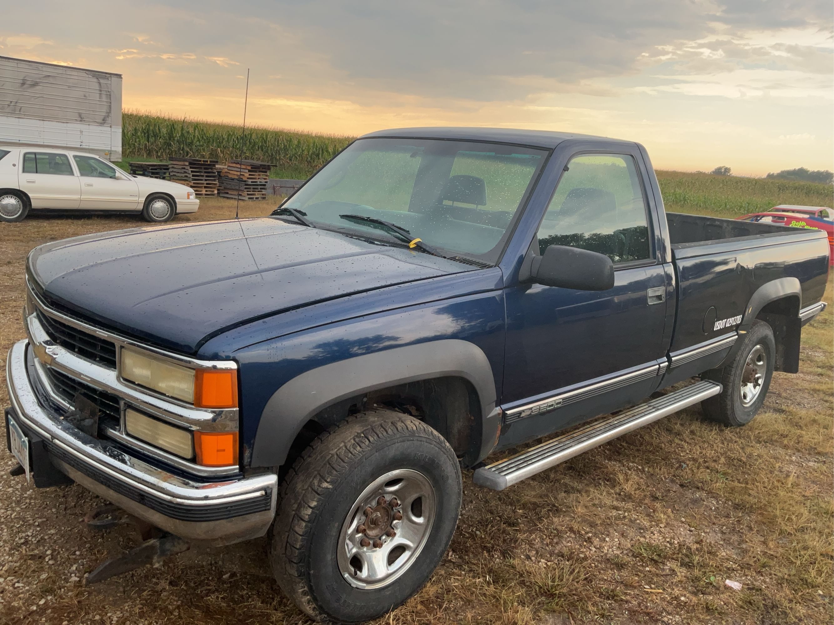 2000 Chevrolet 3500 Equipment Image0