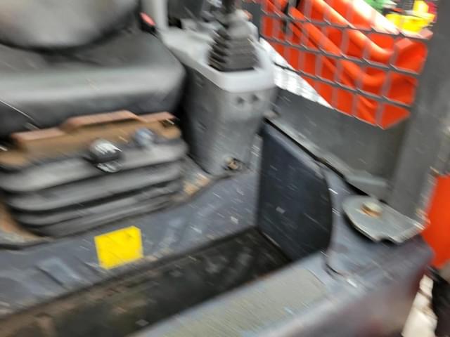 Image of Kubota SVL75-2 equipment image 4