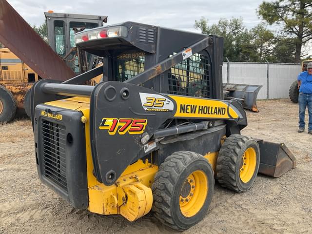 Image of New Holland L175 equipment image 4