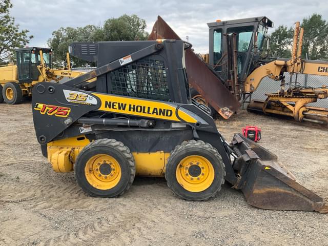 Image of New Holland L175 equipment image 3