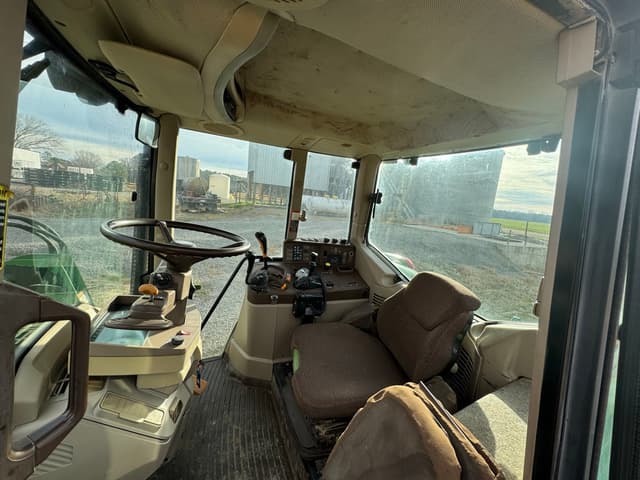 Image of John Deere 6420 equipment image 4